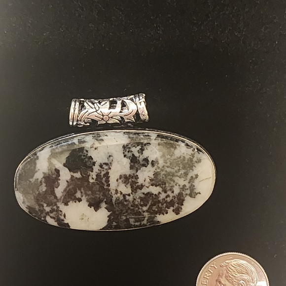 White Buffalo Pendant 💛 - Picture 2 of 4